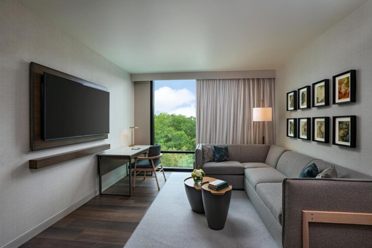 Hyatt Regency Conroe Hotel Bagian luar foto
