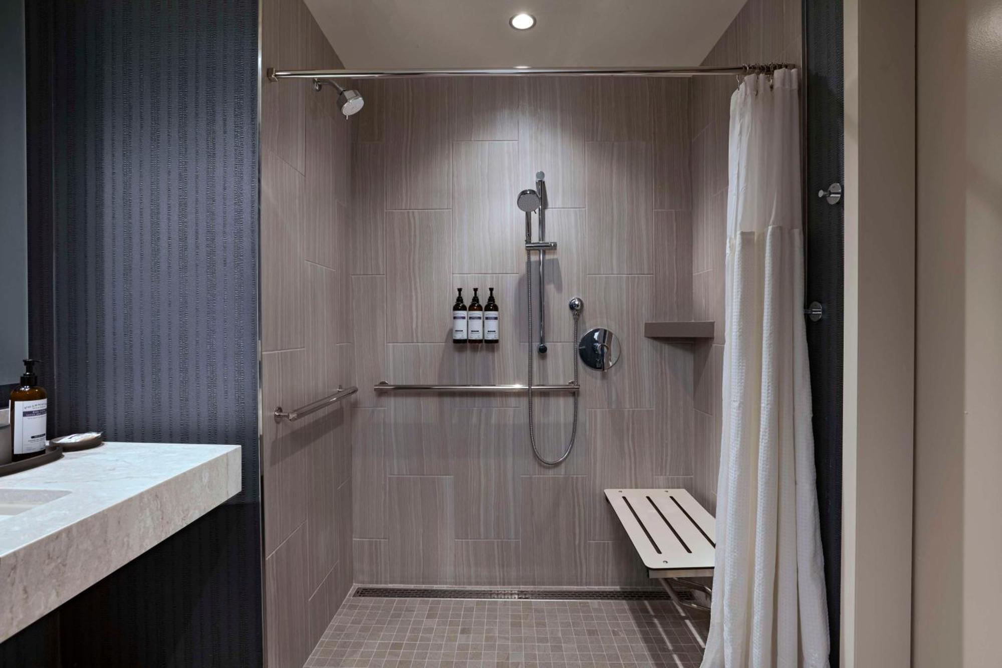 Hyatt Regency Conroe Hotel Bagian luar foto