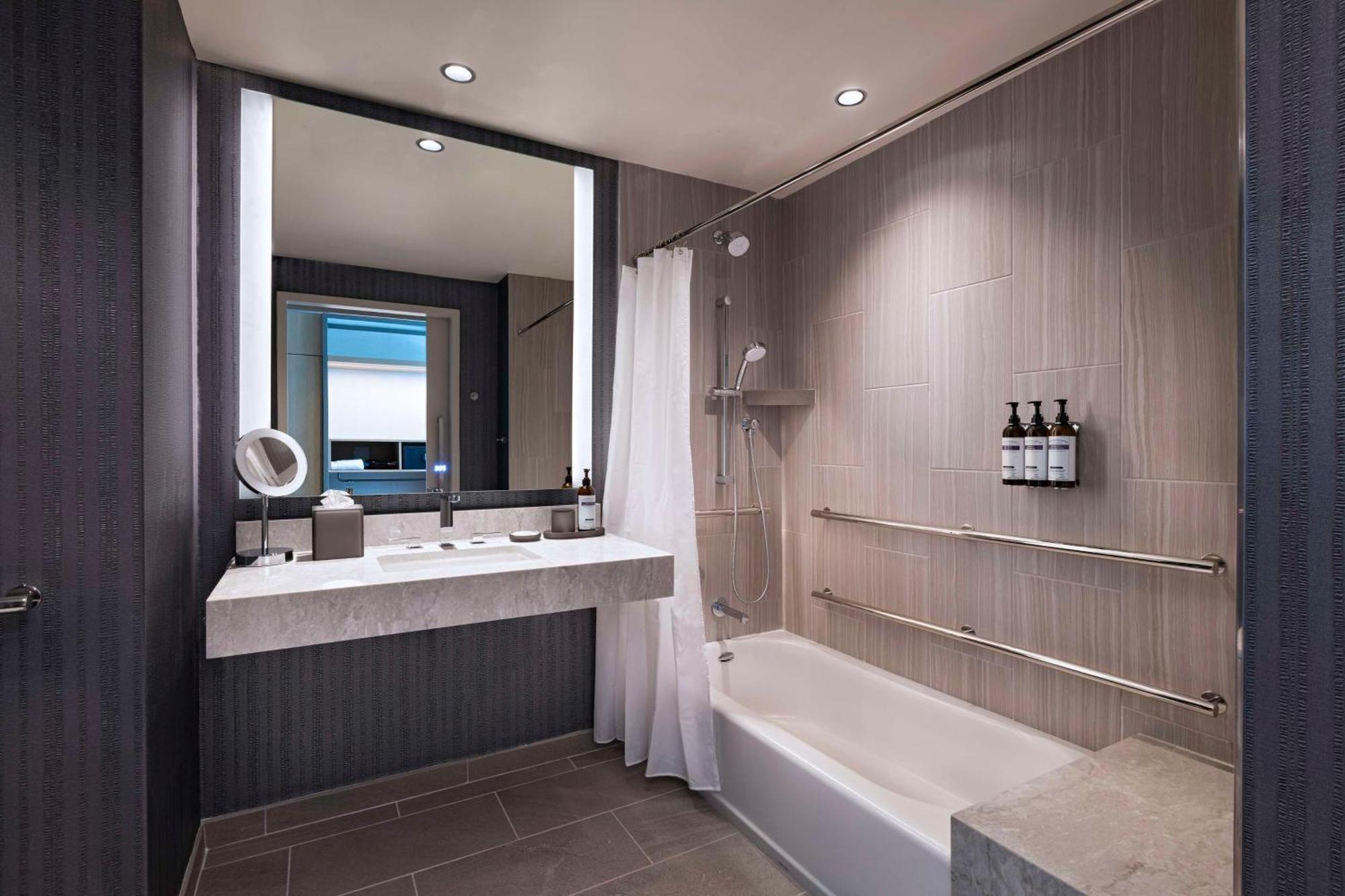 Hyatt Regency Conroe Hotel Bagian luar foto